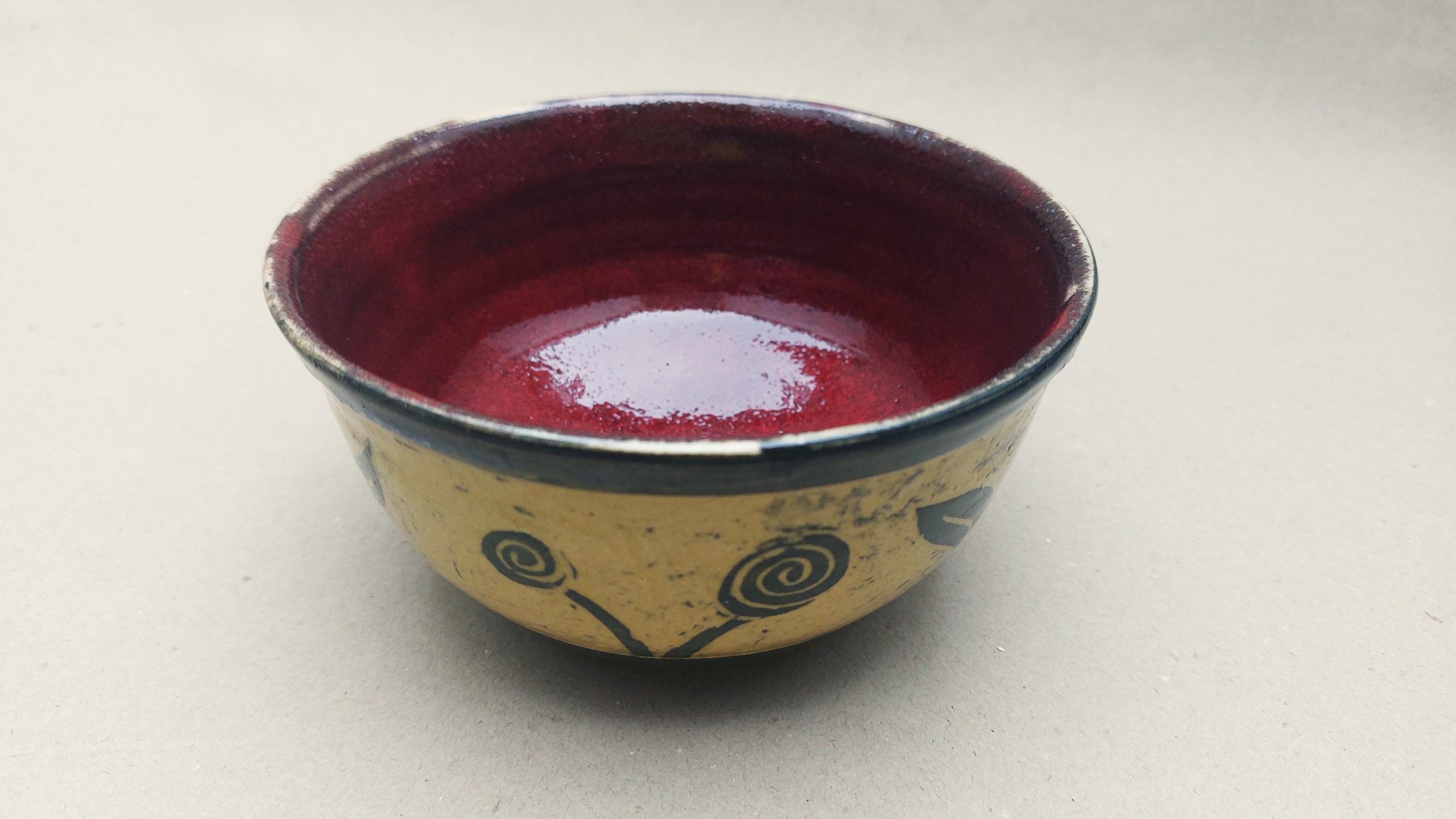 Keramická miska se Sgraffito "Lesní plody" - kamenina 520ml - Obrázek 2