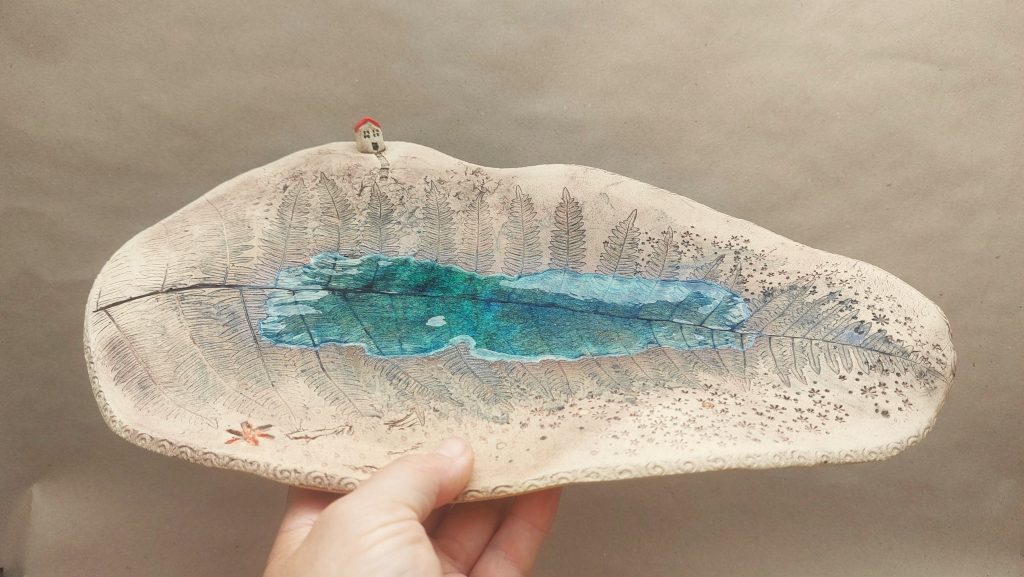 Keramický tác "U tichého jezírka" - 37x24cm